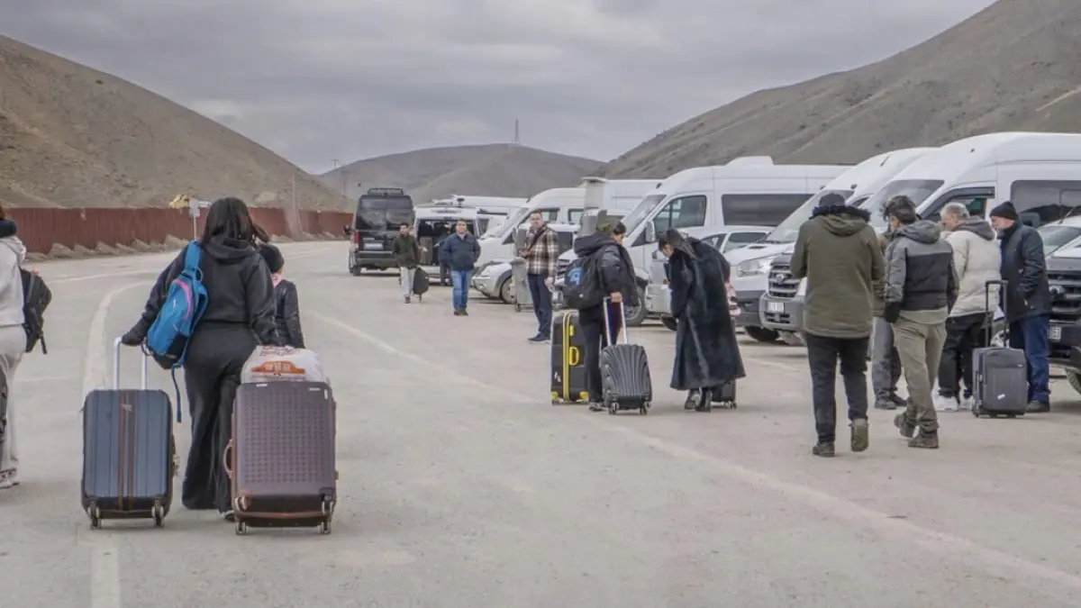 Warga Iran yang mengungsi dari perang.  