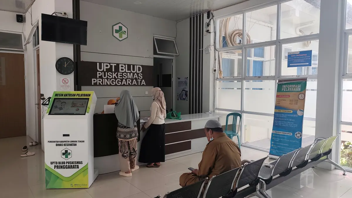 Suasana pelayanan kesehatan tampak lengang di Puskesmas Pringgarata, Pringgarata, Lombok Tengah, belum lama ini.