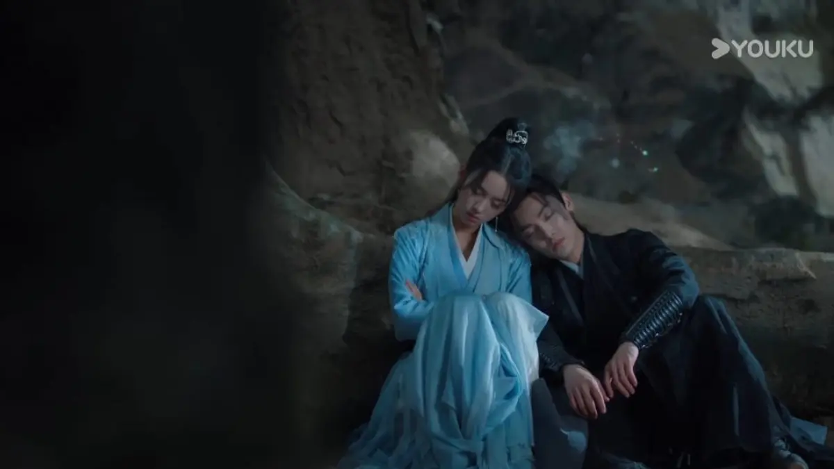 Tangkapan layar drama China Back from the Brink yang diperankan Hou Minghao dan Zhou Ye di Youku