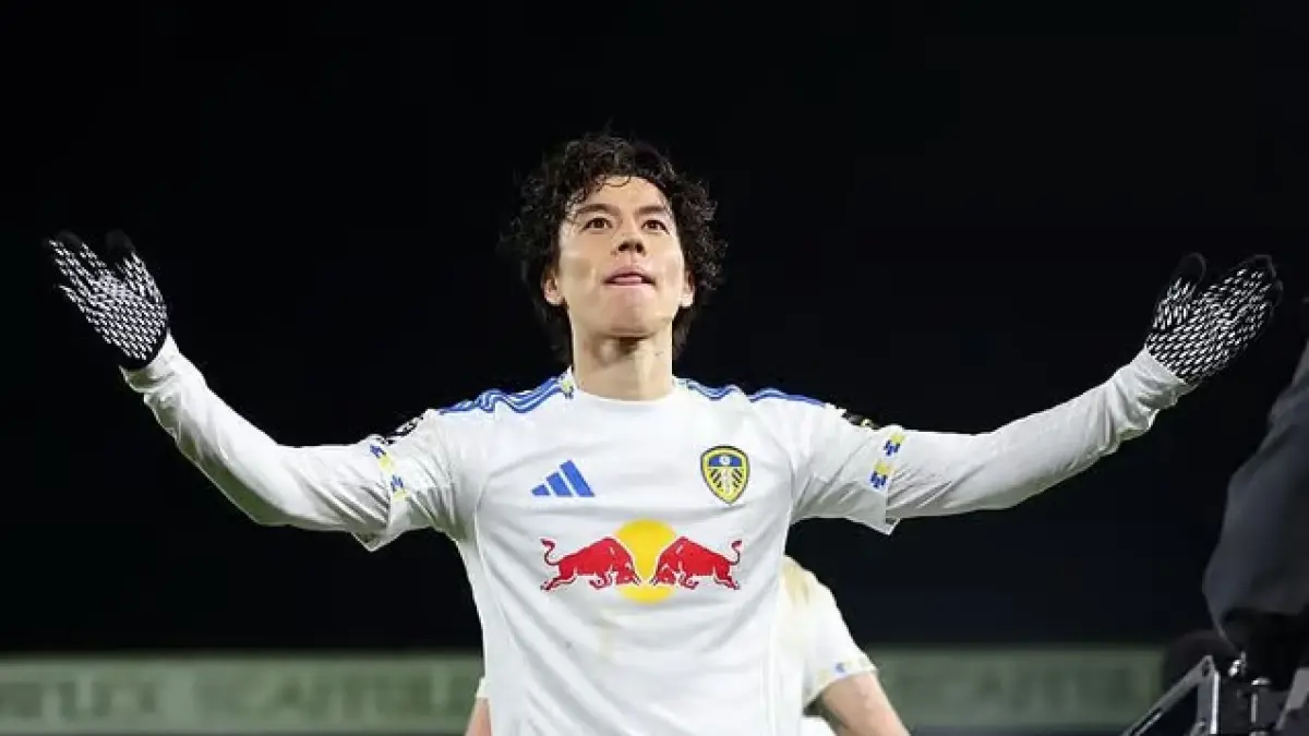 Ao Tanaka membawa Leeds United mengungguli West Ham di babak pertama lewat golnya di menit ke-26. (Istimewa)