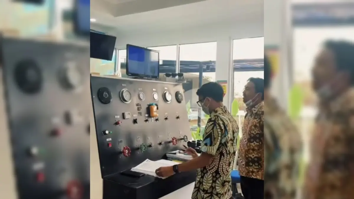 LAYANAN UNGGULAN: Tenaga medis RSUD H. Moh. Ruslan Kota Mataram mengoperasikan ICU Hyperbaric Chamber, fasilitas satu-satunya di Indonesia Timur untuk menangani pasien dengan kondisi medis serius.