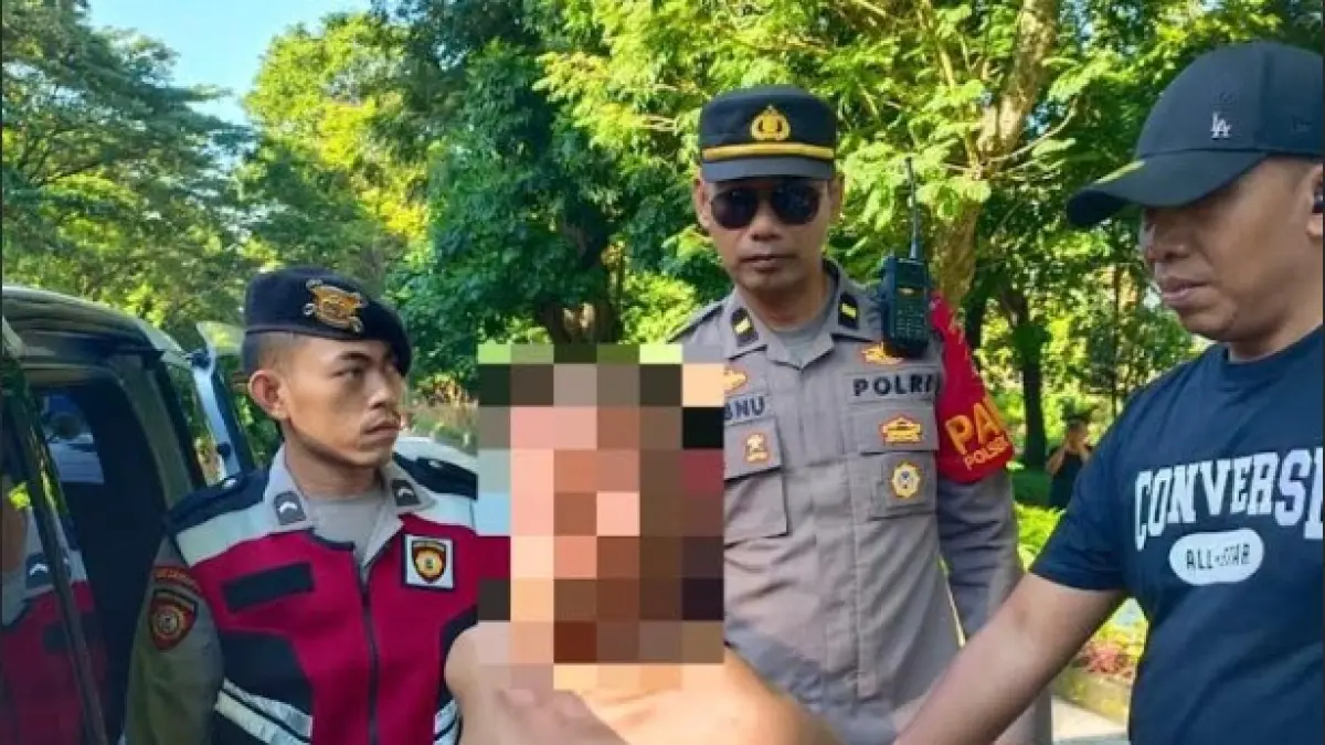DIAMANKAN: Terduga pelaku pencabulan berinisial MZ diamankan polisi di Jalan Udayana, Sabtu (4/4). (HARLI/LOMBOK POST)