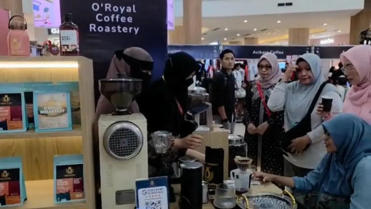 DISERBU PENGUNJUNG: O’Royal Coffee Roastery ramai dikunjungi warga dalam ajang Epic Coffee Week yang berlangsung pada 2 hingga 5 April 2026 di Epicentrum Mall Mataram. 
