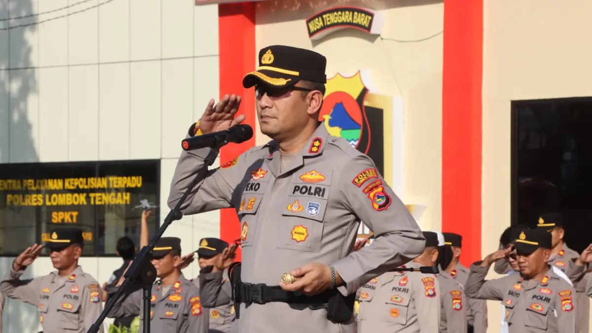 Kapolres Lombok Tengah AKBP Eko Yusmiarto pimpin Apel Kontingensi Aman Nusa I Rinjani 2026 di lapangan Mapolres setempat, Senin (6/4). 