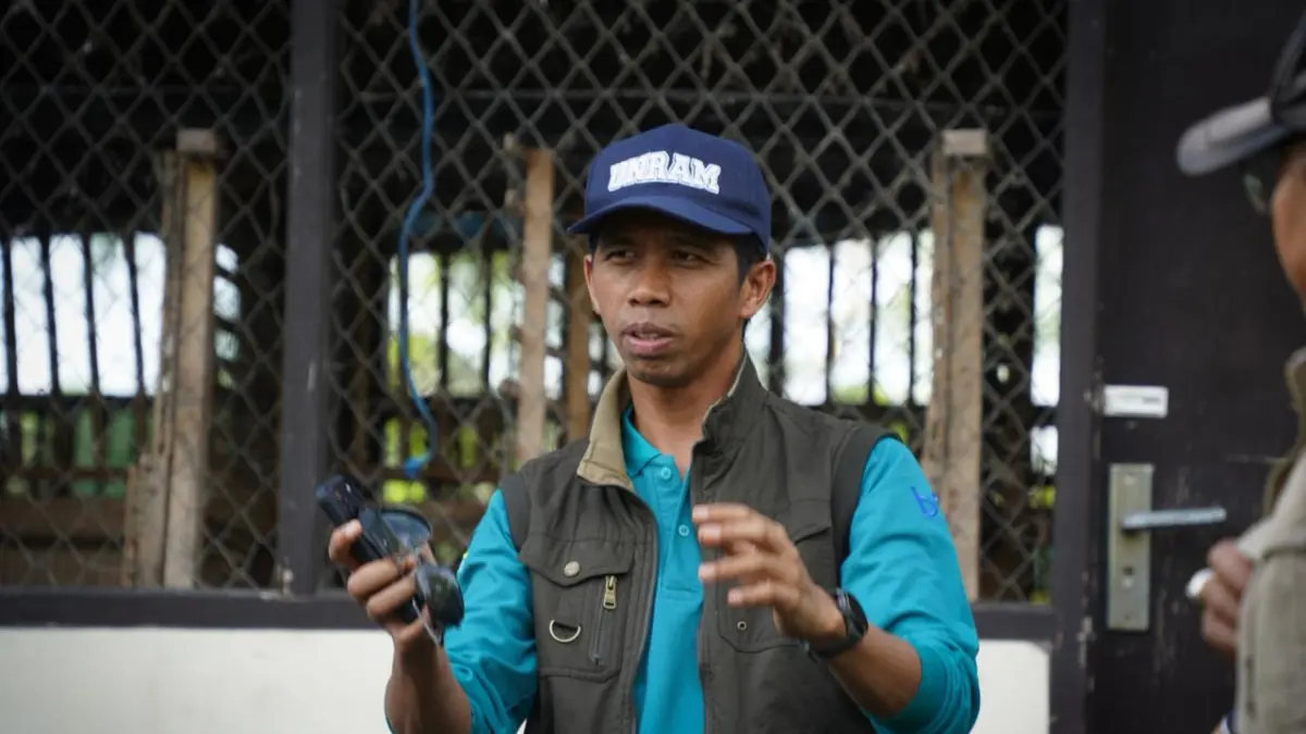 Rektor Unram Prof Dr Sukardi ketika meninjau aset dalam transformasi universitas menuju pengelolaan modern, berkelanjutan, dan berdampak nyata bagi masyarakat.