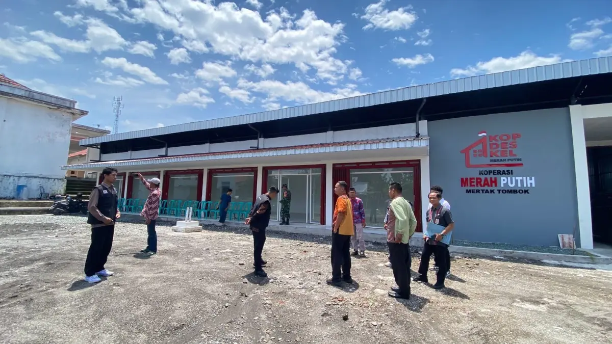SIAP BEROPERASI: Salah satu gerai KDKMP yang sudah rampung dan siap beroperasi di Kecamatan Pujut, Lombok Tengah, beberapa waktu lalu. (IST/LOMBOK POST)