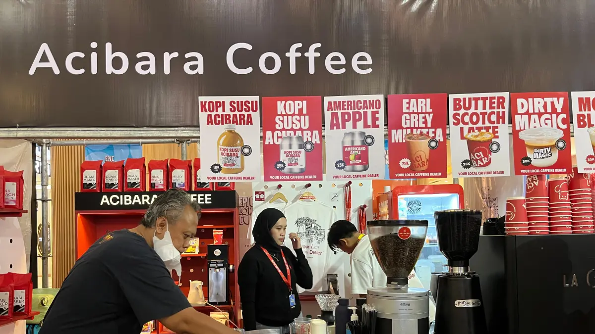 LOMBOK COFFEE WEEK: Stan Acibara Coffee yang hadir dalam kegiatan Epic Lombok Coffee Week di atrium Lombok Epicentrum Mall, Minggu (5/4). (FERIAL/LOMBOK POST)