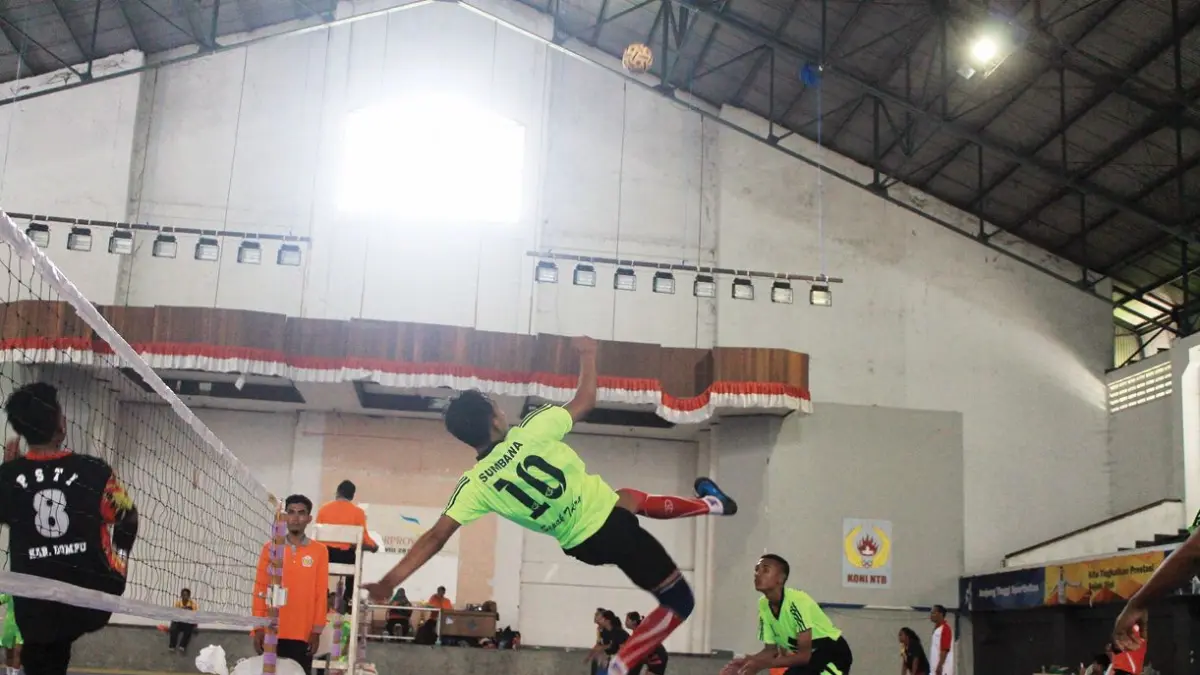 Atlet dari kabupaten/kota saat mengikuti kompetisi di Sport Hall GOR 17 Desember, beberapa waktu lalu. (DOK/LOMBOK POST)