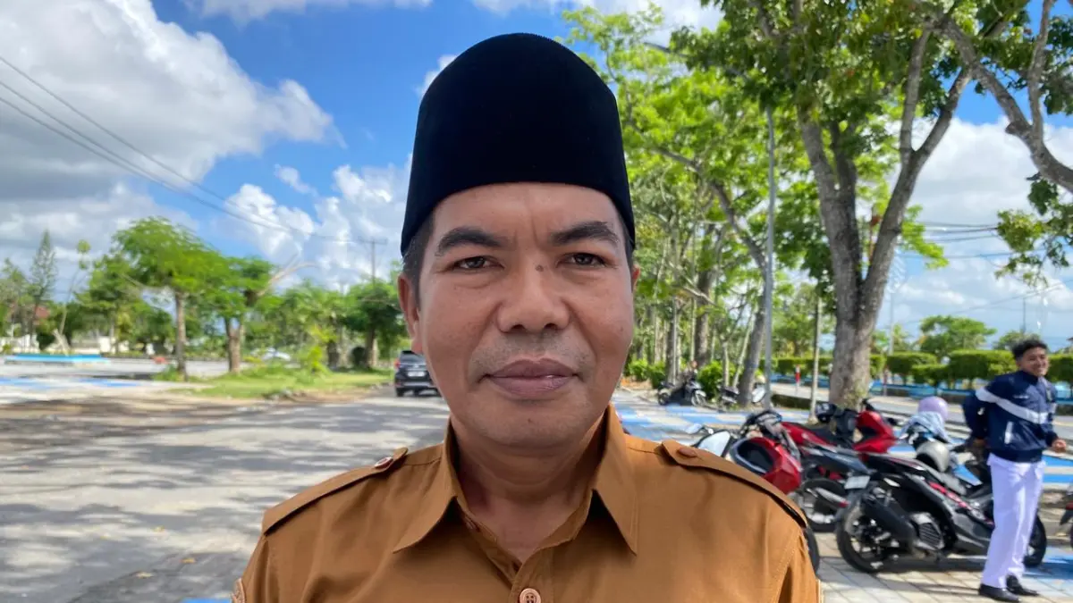 Kepala Desa Kebon Ayu Kasim. (TONI/LOMBOK POST)