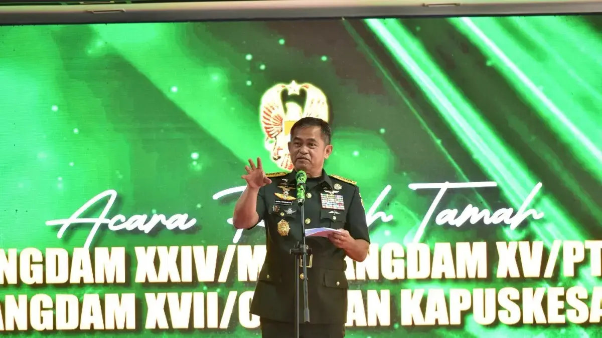 KSAD Jenderal TNI Maruli Simanjuntak saat memimpin sertijab beberapa pejabat TNI AD di Jakarta. (TNI AD)