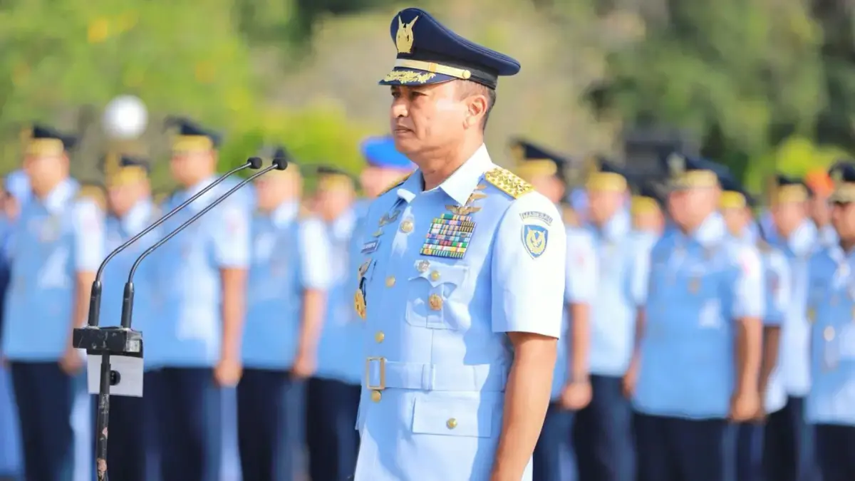 KSAU Marsekal M. Tonny Harjono saat memimpin ziarah ke TMP Kalibata dalam rangka peringatan HUT ke-80 TNI AU. (TNI AU)