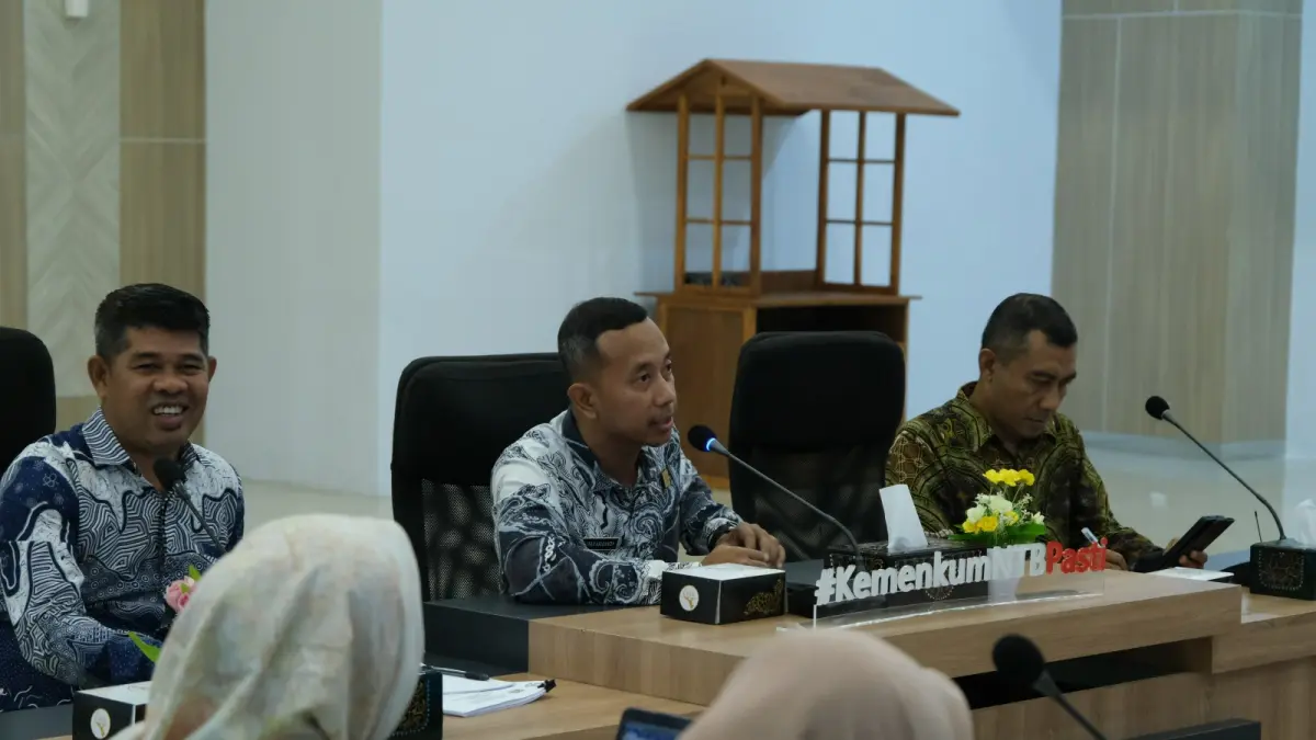 Rapat harmonisasi empat Raperda Kabupaten Sumbawa oleh Kanwil Kemenkum NTB di Mataram guna memastikan kualitas dan kepastian hukum regulasi daerah.
