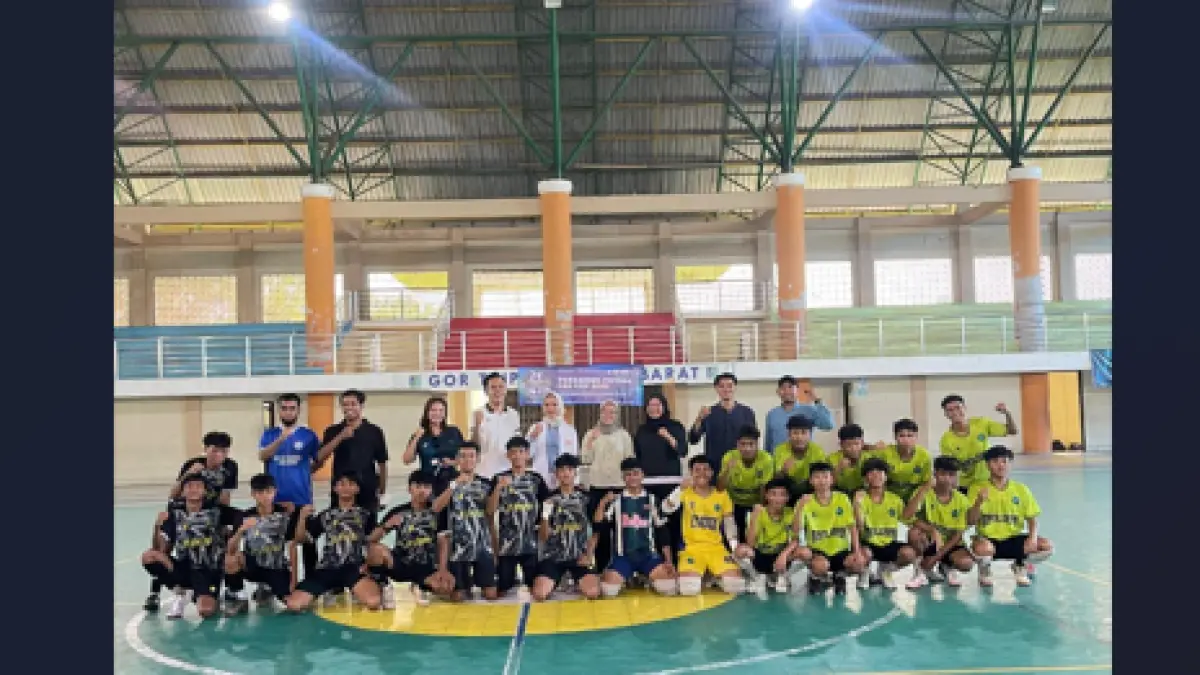 Pelajar SMA/SMK/MA se-Pulau Lombok bertanding sengit dalam Turnamen Futsal UBG Cup 2026 di GOR Tripat Patut Patju.