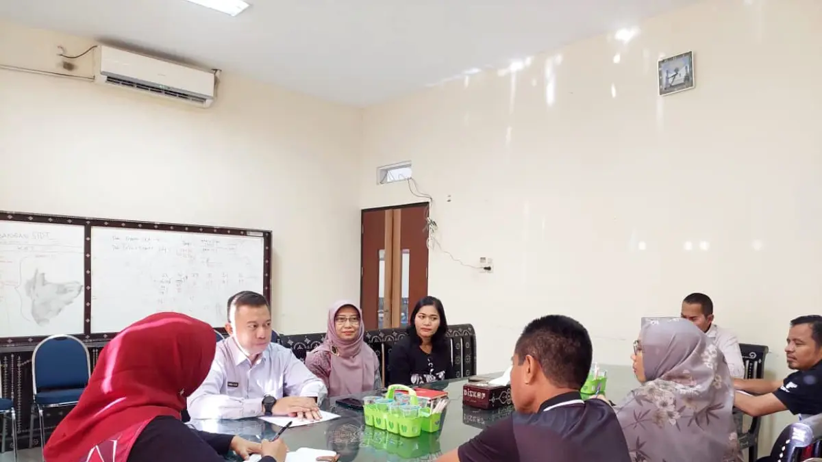 PERKUAT SINERGI: BBPOM Mataram melakukan audiensi di DKUKM NTB untuk memperkuat sinergi terkait pengawasan produk obat dan makanan di unit usaha Koperasi Merah Putih, (IST/LOMBOK POST)