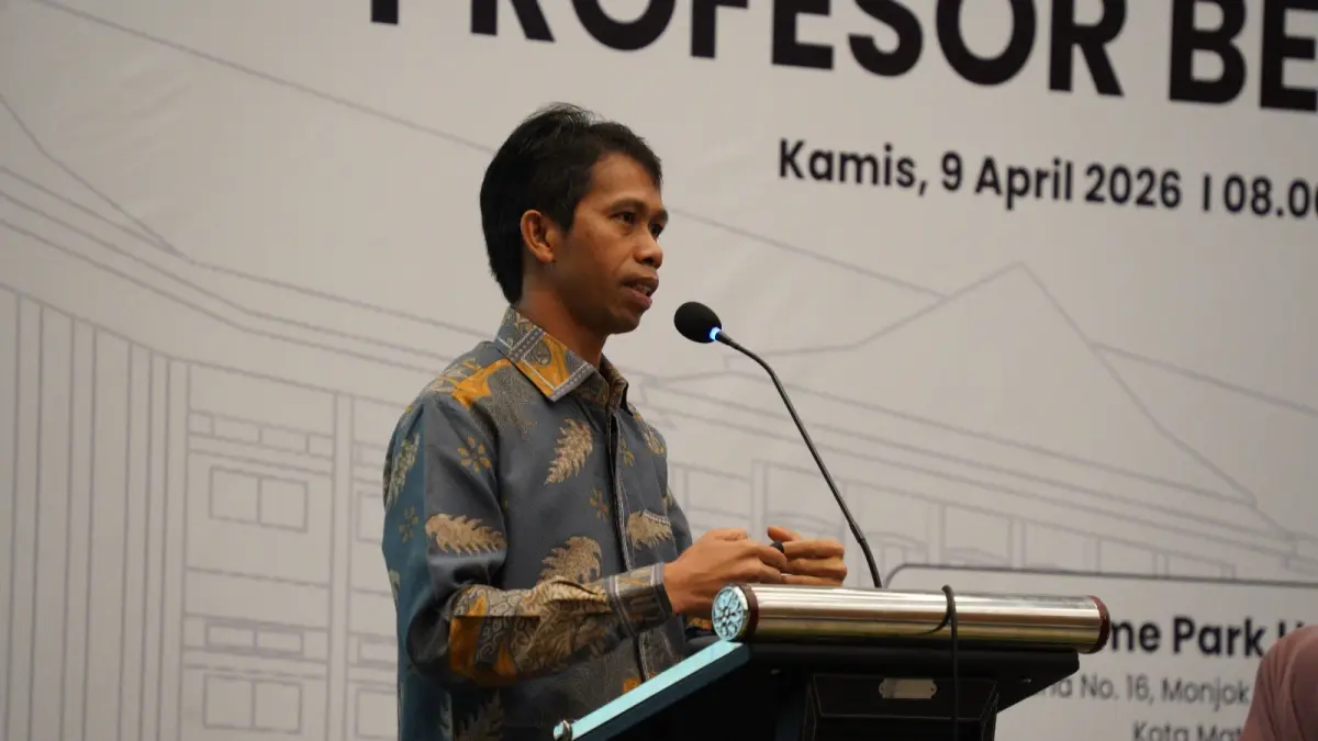 Rektor Unram Prof. Dr. Sukardi, M.Pd memberikan sambutan pada kegiatan bertajuk ‘Orkestrasi Intelektual Guru Besar: Menggerakkan Unram Sebagai Episentrum Dampak’ sebagai motor penggerak transformasi perguruan tinggi.