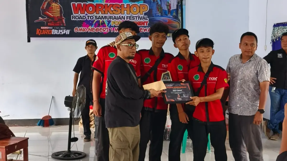 Siswa SMKN 1 Lingsar meraih juara II pada kegiatan Workshop Road to Samurai Festival for Student 2026 tingkat NTB di SMKN 1 Manggelewa, Kabupaten Dompu, Rabu lalu (8/4).