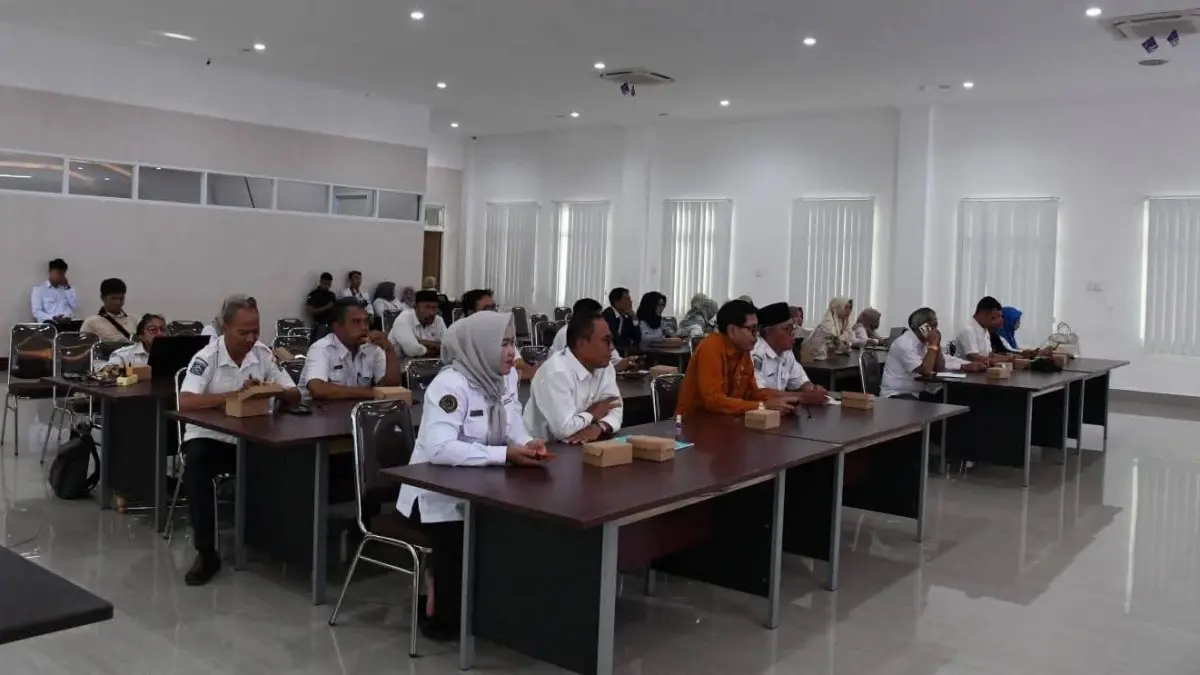 Suasana Rapat Koordinasi dan Evaluasi Gugus Tugas KLA Tahun 2026 di Aula Bupati KLU, Kamis (9/4). (HABIBUL/LOMBOK POST)

