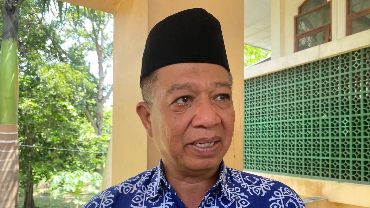 Camat Gunungsari Zulkifli (TONI/LOMBOK POST)