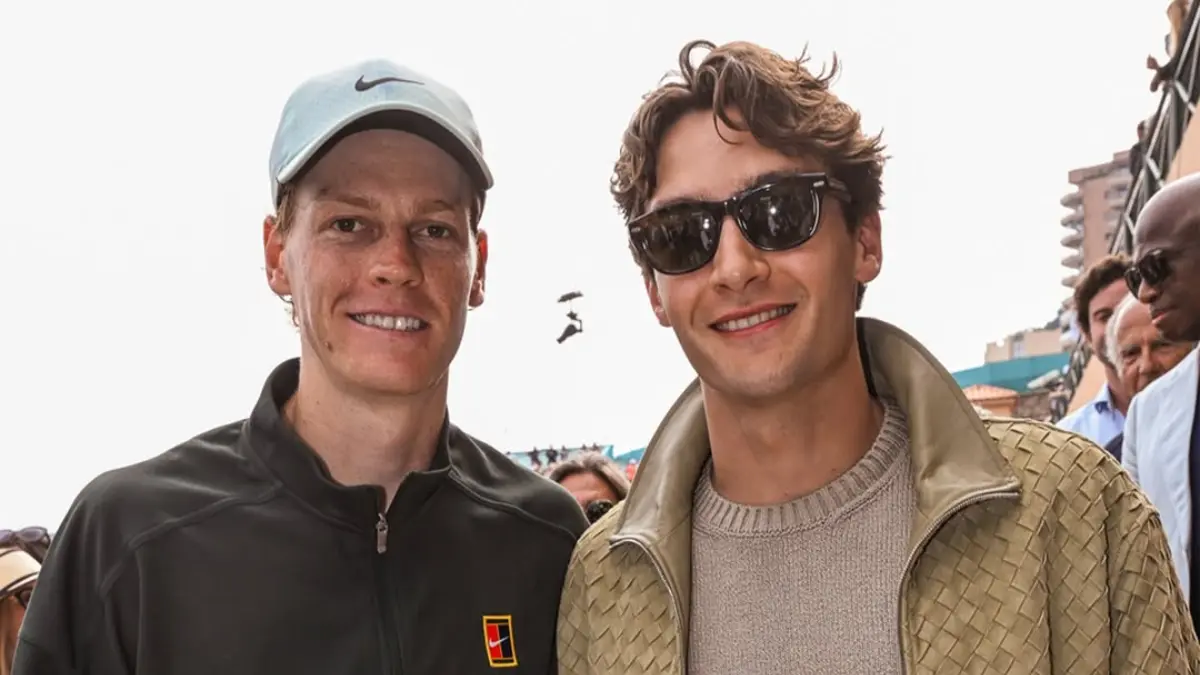 Jannik Sinner bertemu bintang F1 George Russell di Monte-Carlo usai kemenangan impresif dan kini bersiap hadapi Alexander Zverev di semifinal. (Instagram ATP)
