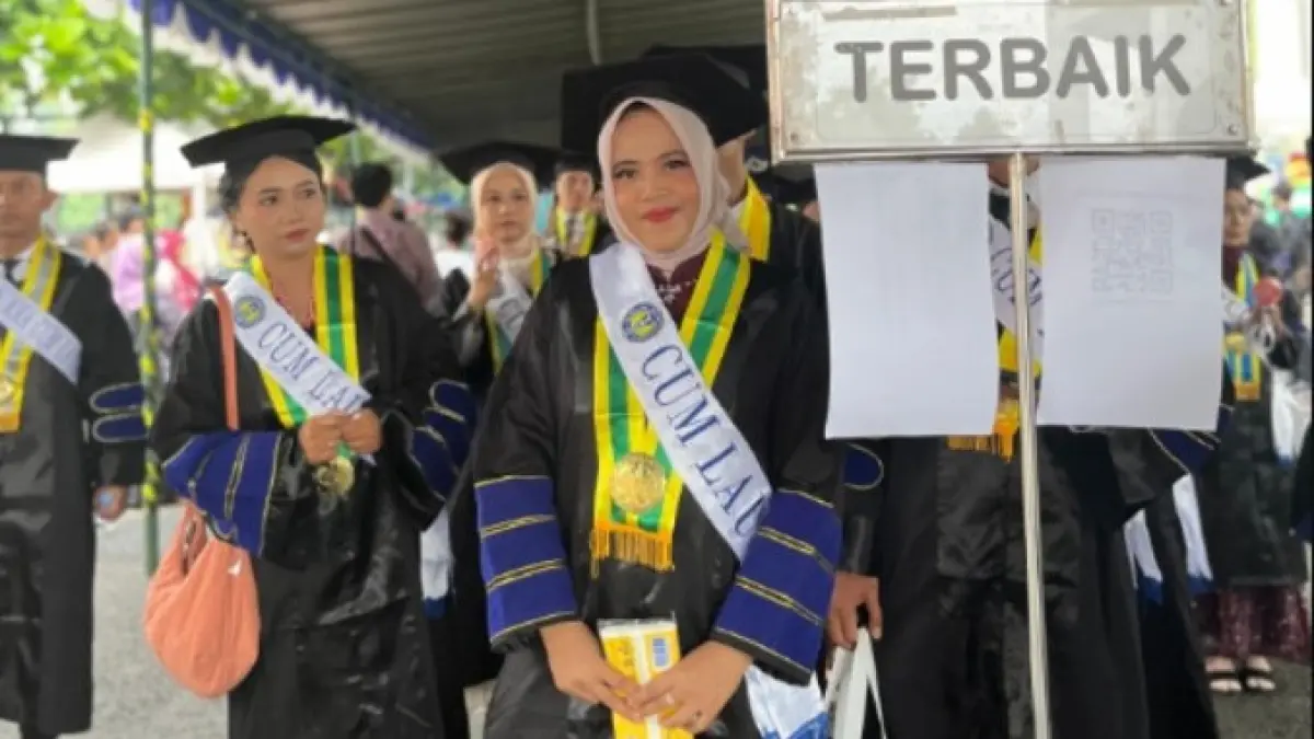 Dr Fika Ariani berhasil menjadi lulusan terbaik S3 UNY dengan IPK 3,96.