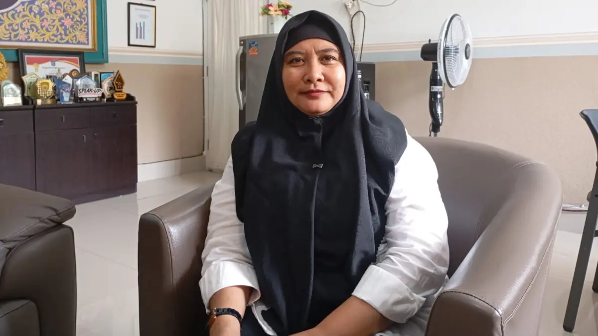 Kepala SMAN 3 Mataram Yuspita Martiningrum