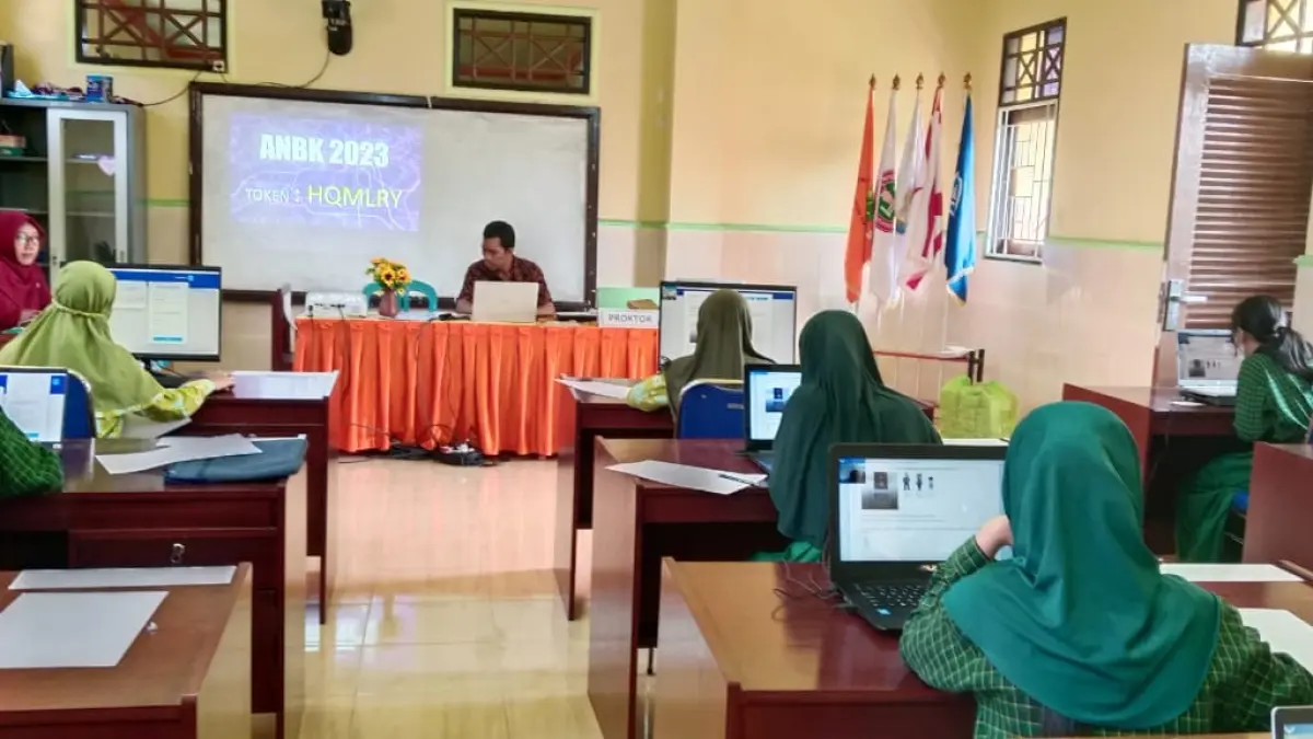 Murid Sekolah Dasar di Kota Mataram saat menjalani uji coba ANBK, tahun lalu. Persiapan TKA SD Hampir 100 persen, jadi penentu masuk SMP favorit.


