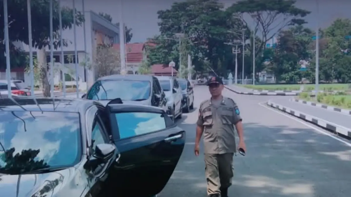 Satpol PP NTB melakukan pengamanan rangkaian kunjungan kerja Menteri Agraria dan Tata Ruang (ATR) di Kantor Gubernur NTB pada Jumat (10/4/2026).
