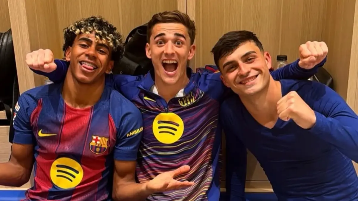 Selebrasi pemain Barcelona, Lamine Yamal, Pablo Gavi, dan Pedri di ruang ganti usa menaklukkan Espanyol. (FOTO: IG BARCELONA)