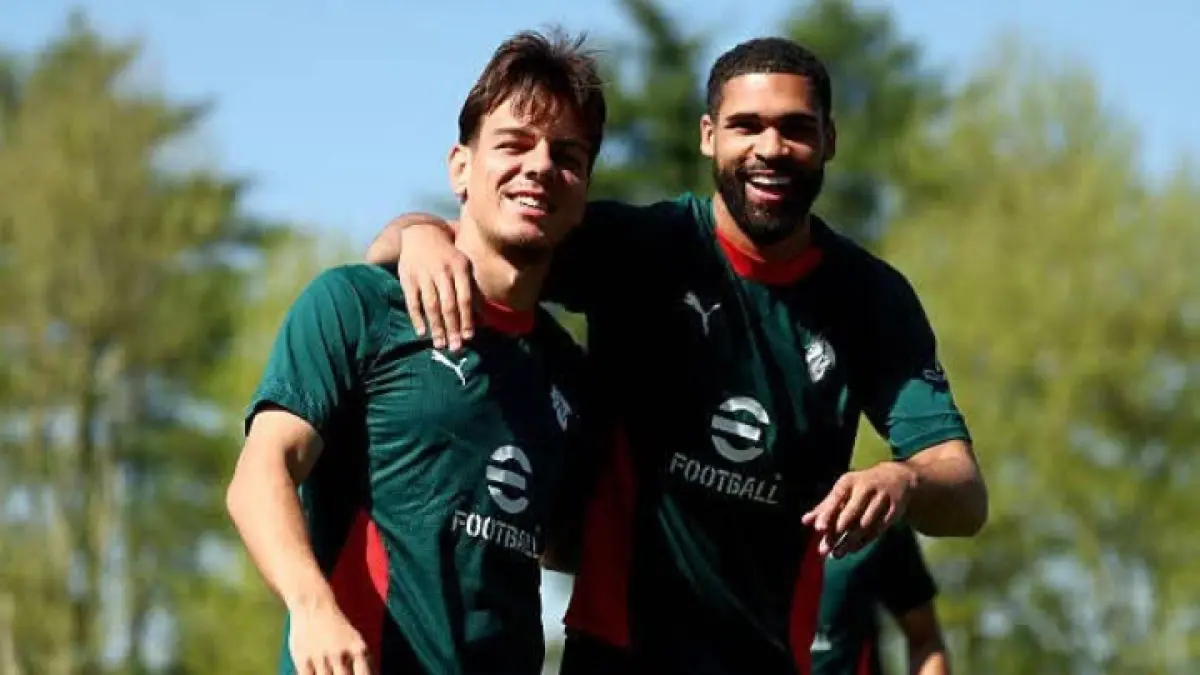 Ardon Jashari dan Ruben Loftus-Cheek, 2 gelandang AC Milan yang masuk daftar jual musim depan. (Istimewa) 