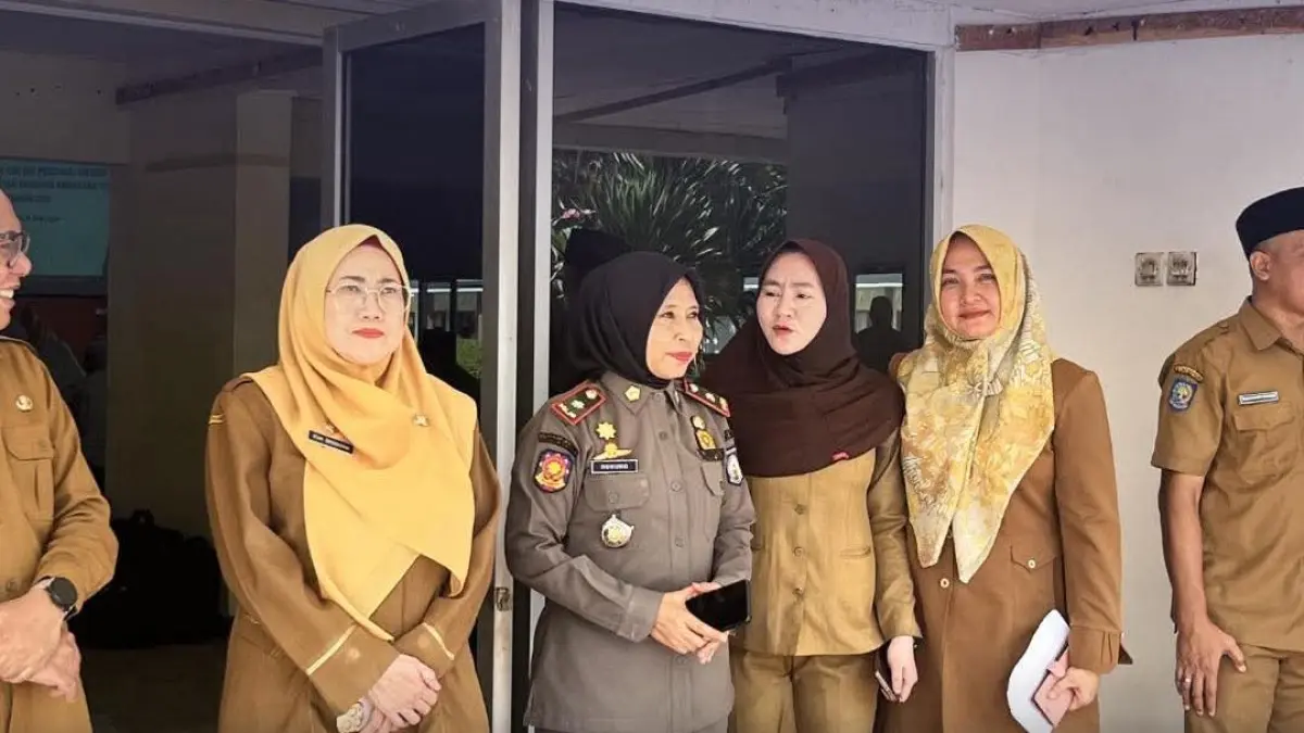 Kasat Pol PP NTB mendampingi Wakil Gubernur NTB Hj Indah Dhamayanti Putri yang menghadiri Latsar CPNS 2026.