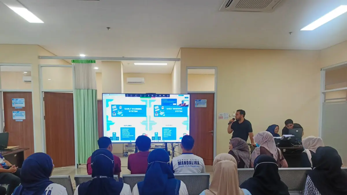 Tenaga medis RS Mandalika mengikuti penguatan implementasi Early Warning System (EWS) untuk meningkatkan deteksi dini dan penanganan pasien kritis.