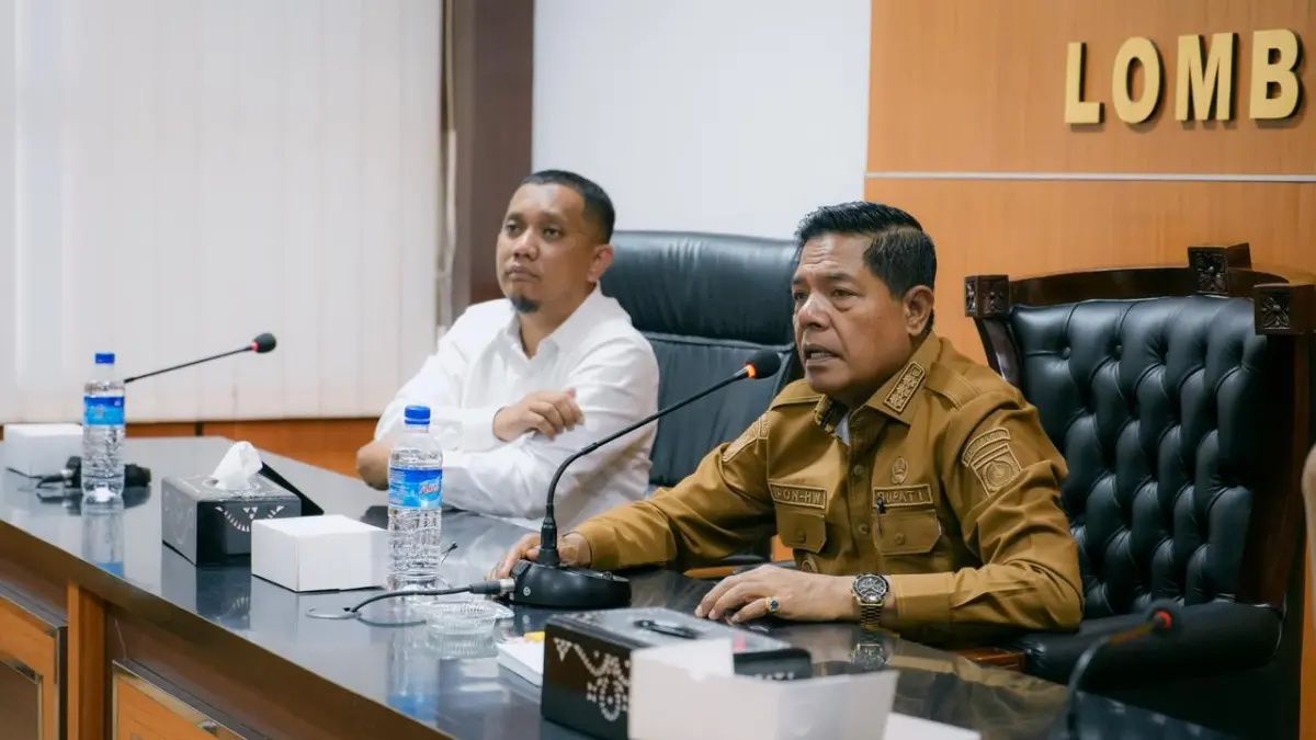 BAHAS KELANGKAAN: Bupati Lombok Timur melakukan rapat koordinasi bersama dengan Pertamina, agen dan perwakilan pangkalan terkait kelangkaan gas 3 kilogram. (PKP UNTUK LOMBOK POST)