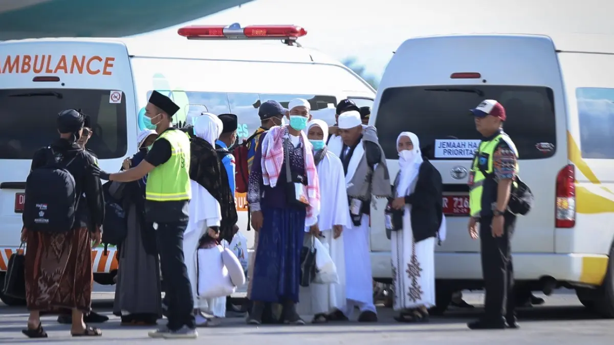 IBADAH HAJI: Sejumlah Jamaah Haji tahun lalu tengah mempersiapkan barang bawaan.  