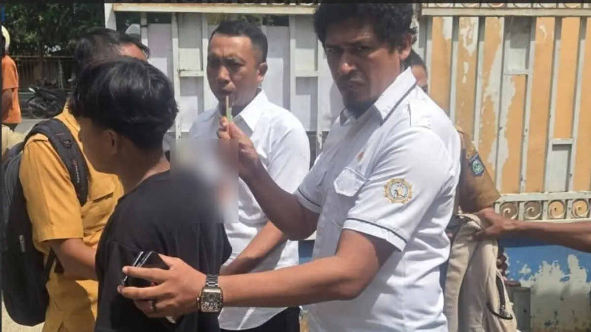KORBAN PENUSUKAN: Korban MA, siswa SMAN 1 Woha saat dirawat di Puskesmas Woha, Senin (13/4). (Dok Polsek Woha)