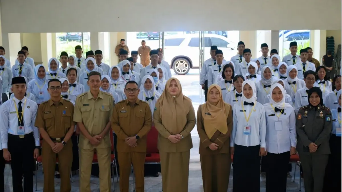 LATSAR: Wakil Gubernur NTB Hj. Indah Dhamayanti Putri saat membuka Latsar CPNS lingkup Pemprov NTB angkatan VIII–X Tahun 2026 di Badan Pengembangan Sumber Daya Manusia NTB, Senin (13/4). (Diskominfotik NTB For Lombok Post)