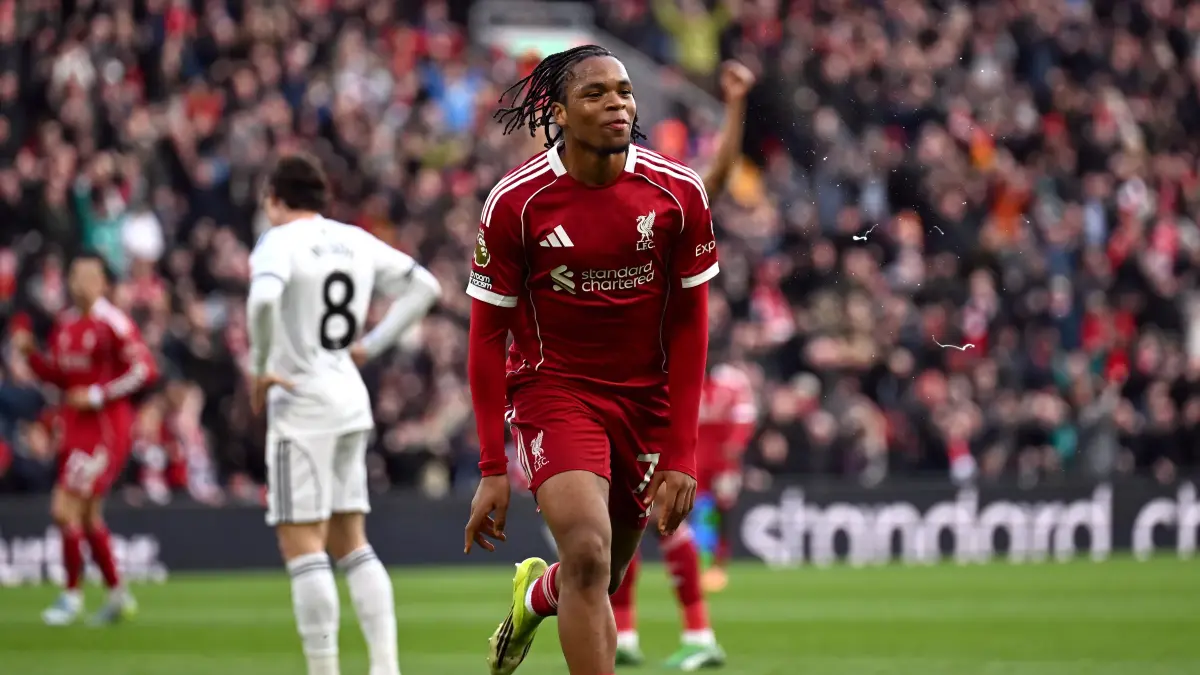 Liverpool hajar Fulham 2-0 di Anfield! Wonderkid Rio Ngumoha cetak gol debut bareng Mo Salah. The Reds makin kokoh di papan atas Liga Inggris.
