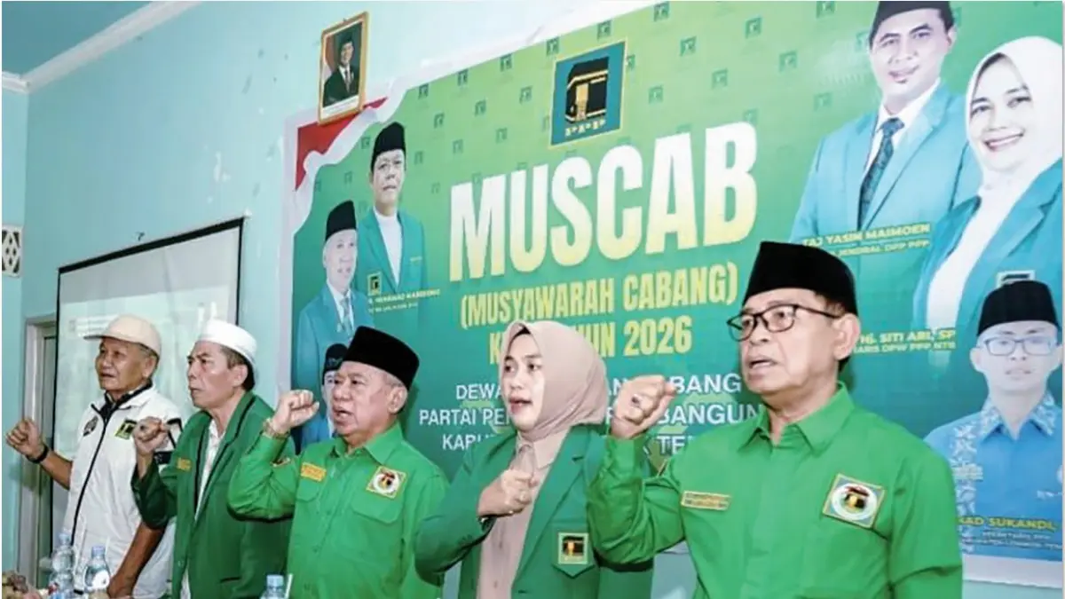MUSYAWARAH CABANG: Ketua DPW PPP NTB H Muzihir dan Sekretaris DPW Sitti Ari menghadiri Muscab DPC PPP Lombok Tengah (Loteng), Minggu lalu (12/4). Seluruh DPC PPP se-NTB diminta Muscab hingga 22 April nanti. (DPW PPP NTB UNTUK LOMBOK POST )