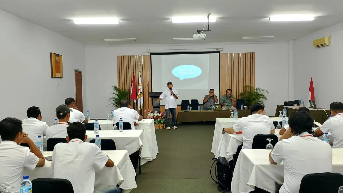 Ketua Panitia Hari Gunawan menyampaikan laporan saat pembukaan pelatihan SDM dayung, Selasa (14/4).