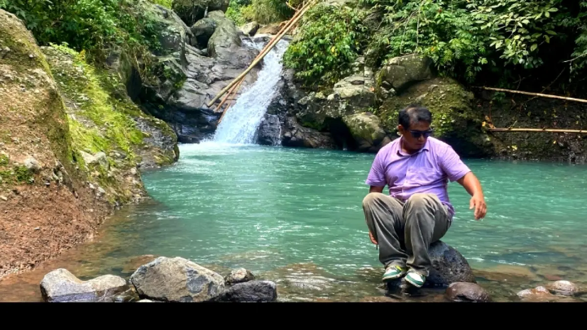 SAKRAL: Inilah Air Terjun Tibu Ijo yang menjadi salah satu sumber Pamsimas warga desa. (TONI/LOMBOK POST)