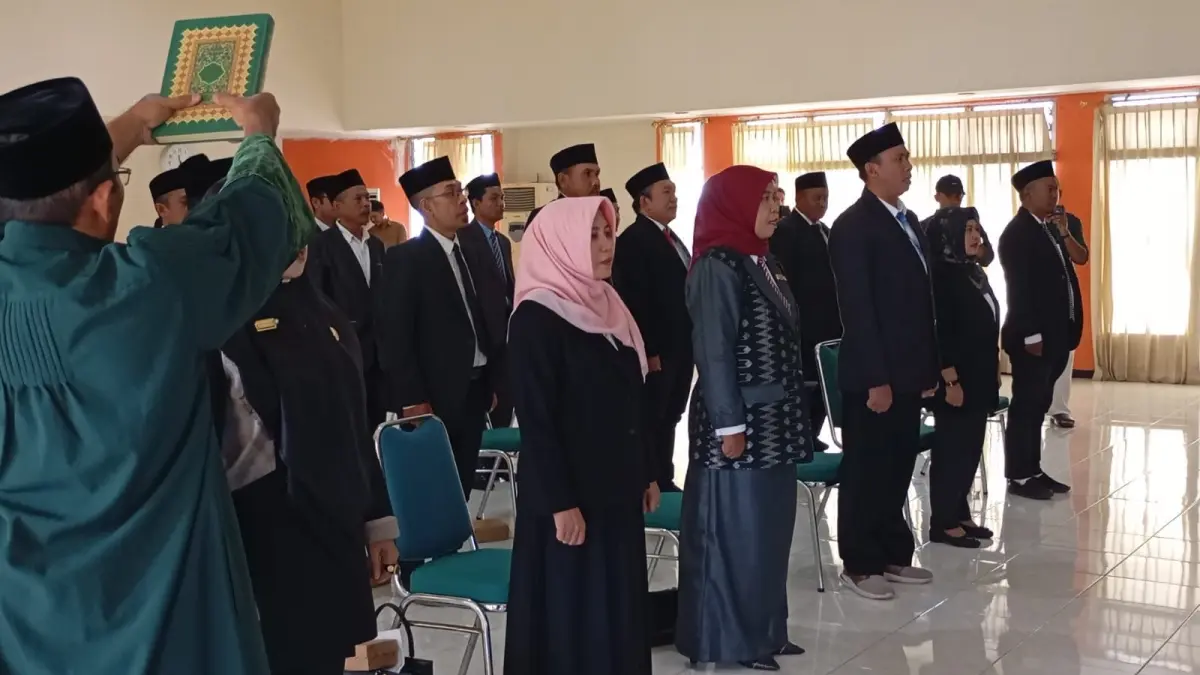 Belasan kepala SMA,SMK,SLB negeri dilantik di Aula Handayani Dikpora NTB, belum lama ini.