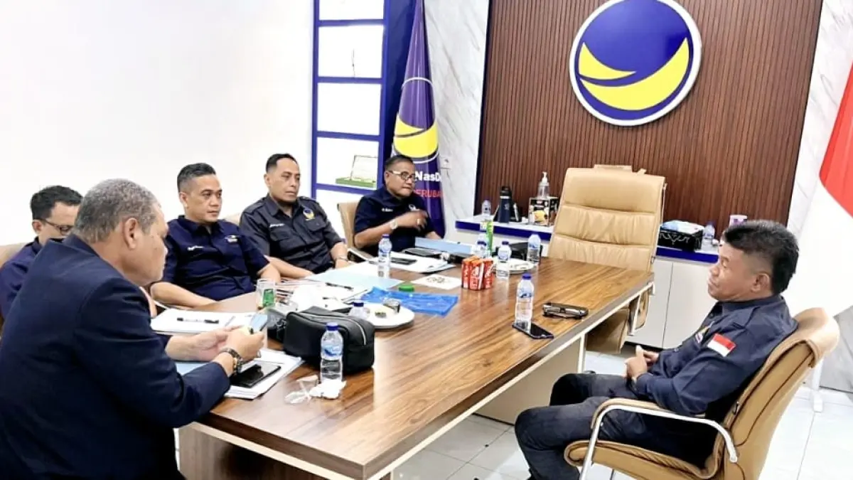 PENGUATAN STRUKTUR: Tim pansel DPW NasDem NTB sedang melakukan wawancara dan pendalaman terhadap calon ketua DPD NasDem kabupaten/kota se-NTB, Selasa lalu (14/4). (DPW NASDEM UNTUK LOMBOK POST)