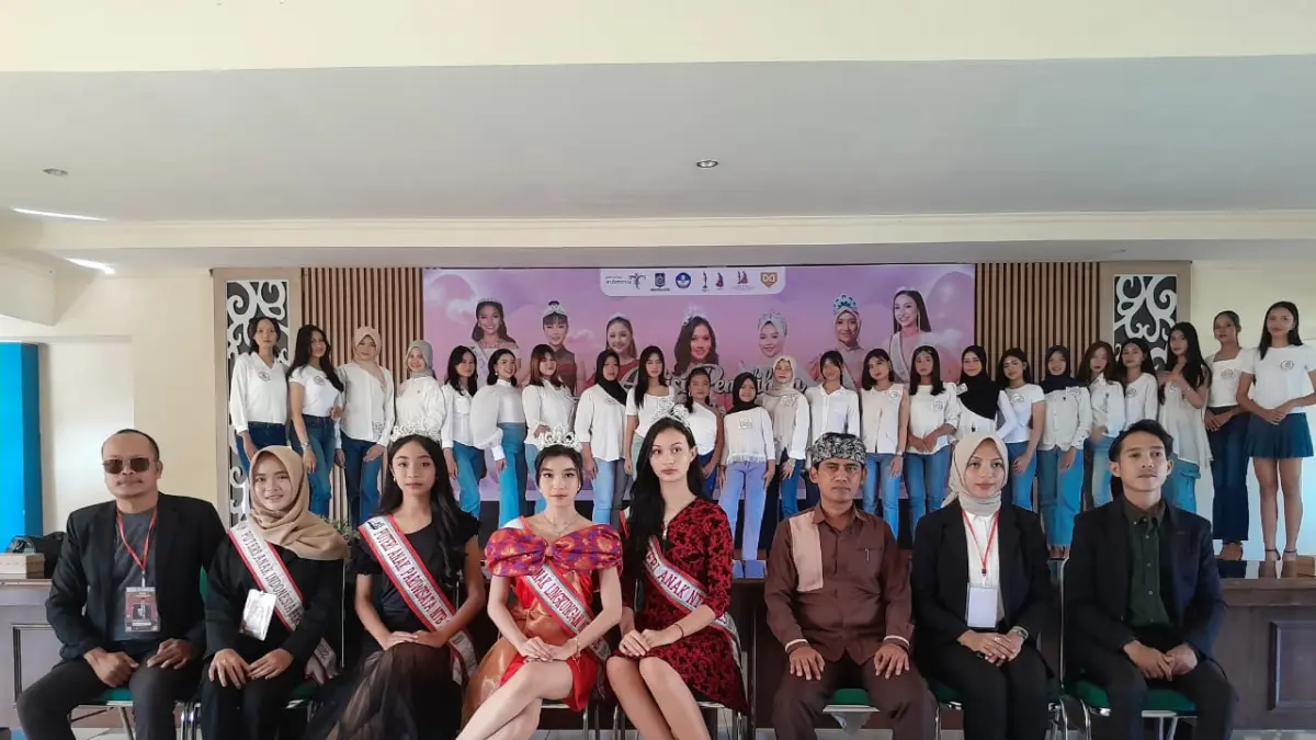 Peserta audisi Pemilihan Puteri Anak dan Remaja Indonesia NTB 2026 bersama perwakilan Dikpora dan penyelenggara. (DOK DISPORA)