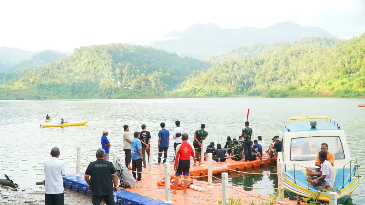 Peserta pelatihan menjalani praktik lapangan bersama instruktur. (PODSI NTB)