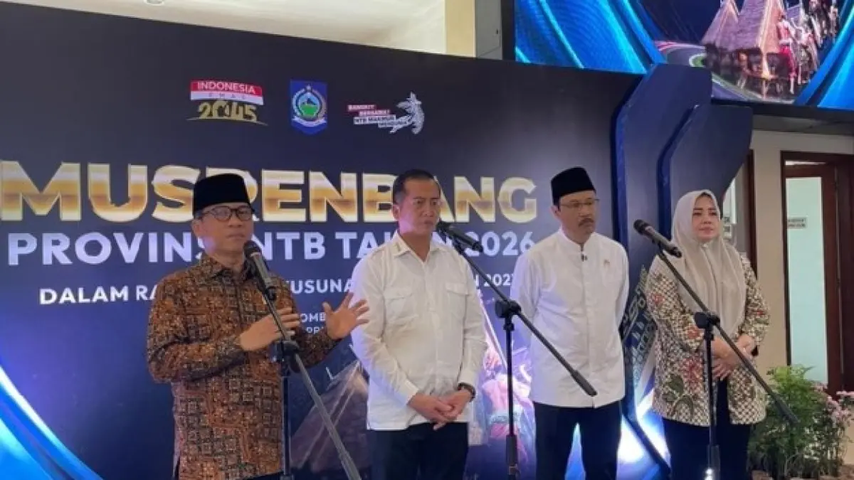 APRESIASI: Dari kiri; Mendes PDT Yandri Susanto, Gubernur NTB Lalu Muhamad Iqbal, Mensos Saifullah Yusuf, dan Wagub NTB Indah Dhamayanti Putri saat menghadiri Musrenbang NTB 2026 di Hotel Lombok Raya, Mataram, Kamis (16/4). (DISKOMINFOTIK NTB/LOMBOK POST)