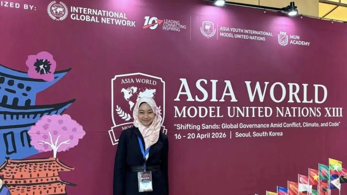 Azra Aqila Yusni, santri Trensains Tebuireng asal Mataram yang berhasil tampil dalam forum internasional AWMUN Korea Selatan dan menyuarakan isu Hak Asasi Manusia (HAM).