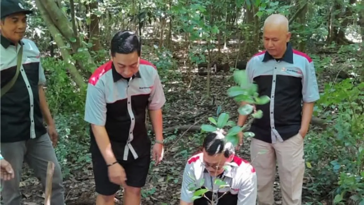 Karimun Club Indonesia  Pengda  Jakarta mengadakan kegiatan KCI Menanam di Jakarta Barat, beberapa hari lalu. (IST)
