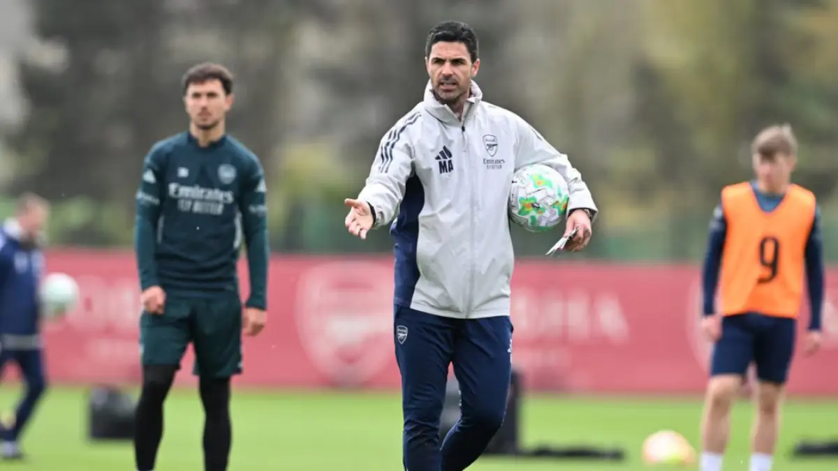 Manajer Arsenal Mikel Arteta memimpin latihan jelang laga kontra Manchester City. (ARSENAL.COM)