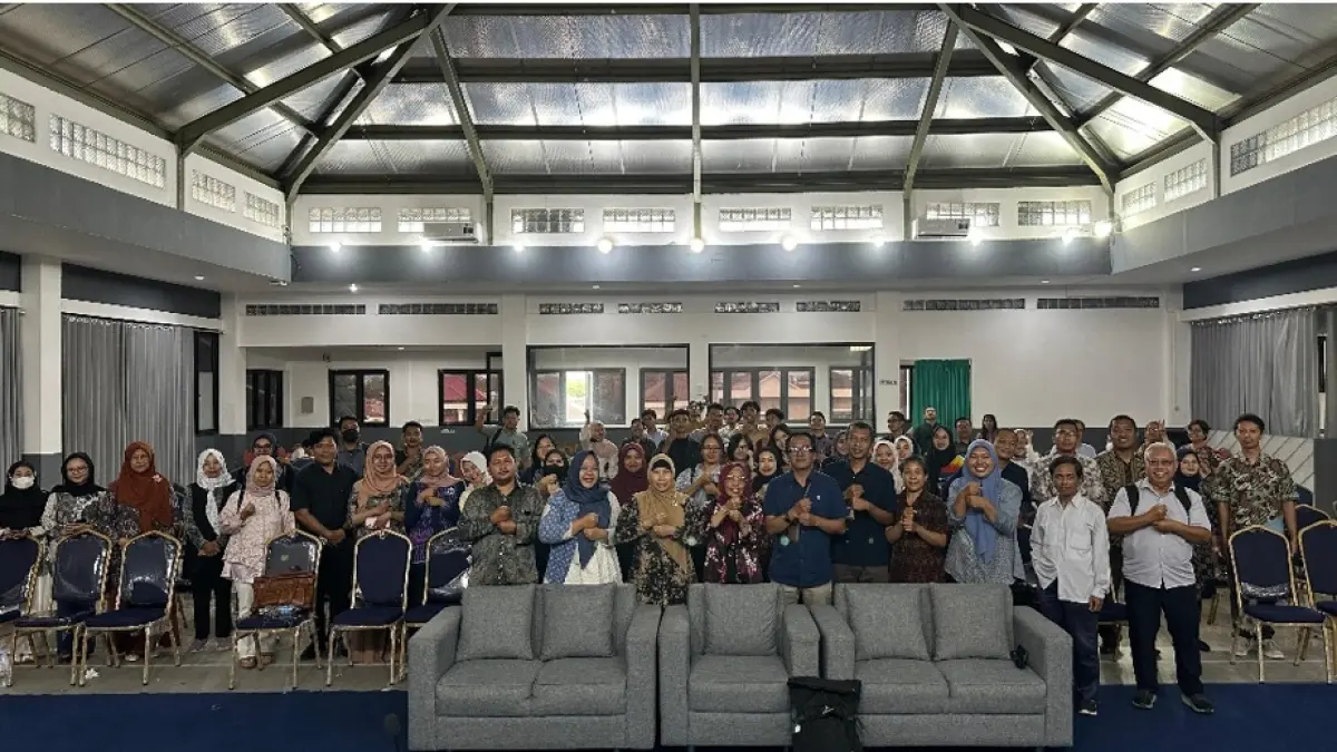 Rektor Anthony Anggrawan memberikan arahan dalam sosialisasi Kepmen 2026 dan simulasi penyusunan SKP bagi dosen di Aula Universitas Bumigora.