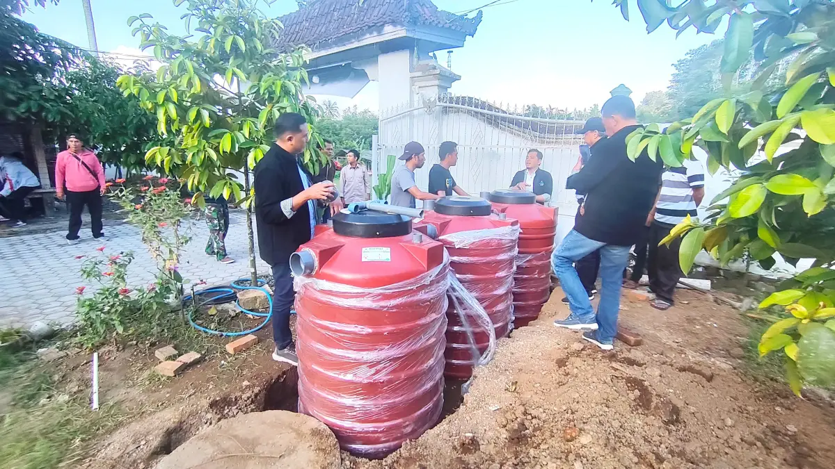 Yayasan Budi Sain Mangkling pastikan sistem IPAL pada unit dapur MBG yang dikelola memiliki sertifikasi ISO di SPPG Gunung Kedul, Desa Mekar Bersatu, Batukliang, Lombok Tengah, Jumat (17/4). (Dewi/Lombok Post) 

