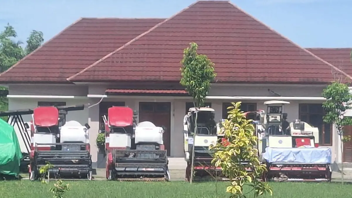 PENYITAAN: Sejumlah Alsintan yang dibagikan kepada sejumlah kelompok pertanian disita Kejari Sumbawa Barat, beberapa waktu lalu. (DOK LOMBOK POST)